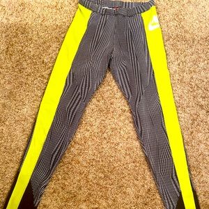 Women’s Small Nike Rare Leggings Neon and Black
